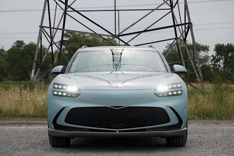 Editorial 2023 genesis gv60 performance awd 01 di