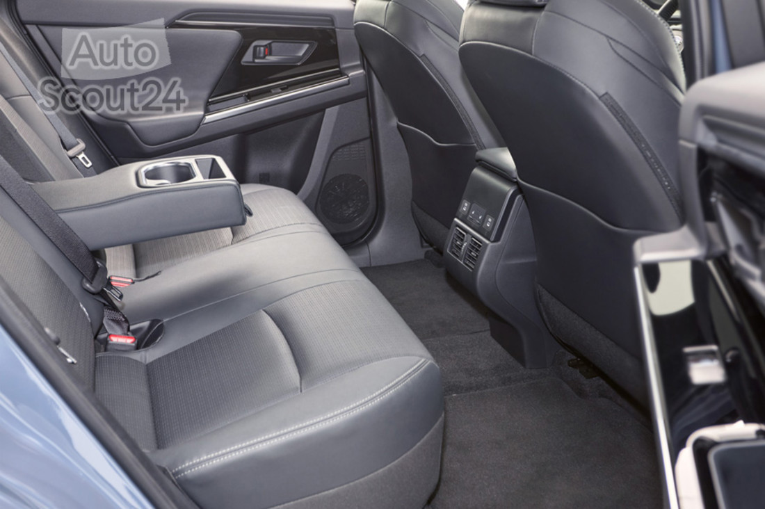 Subaru Solterra_interior (6).jpg