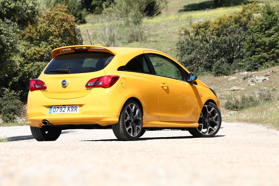Opel Corsa GSi (42).JPG
