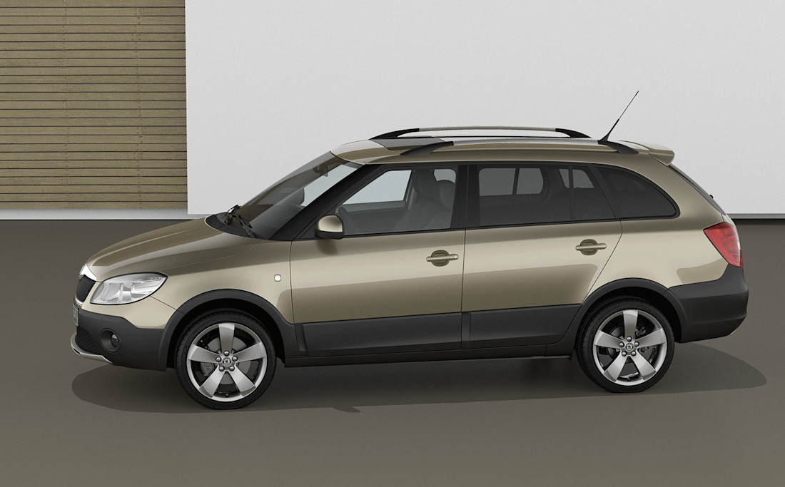 skoda-fabia-scout-side