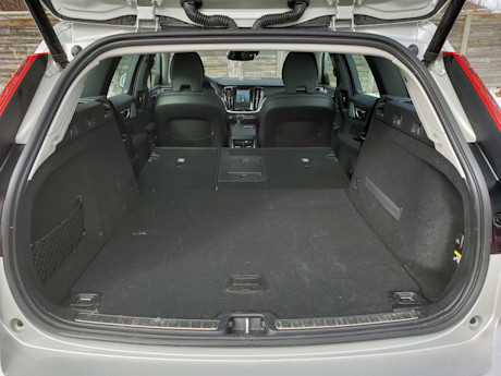 Editorial 2019 volvo v60 inscription 39 sw