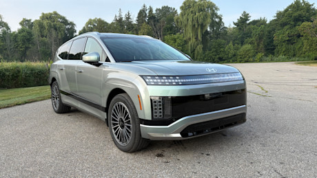 2026 Hyundai Ioniq 9 vs VinFast VF 9 Comparison Test + Video Image