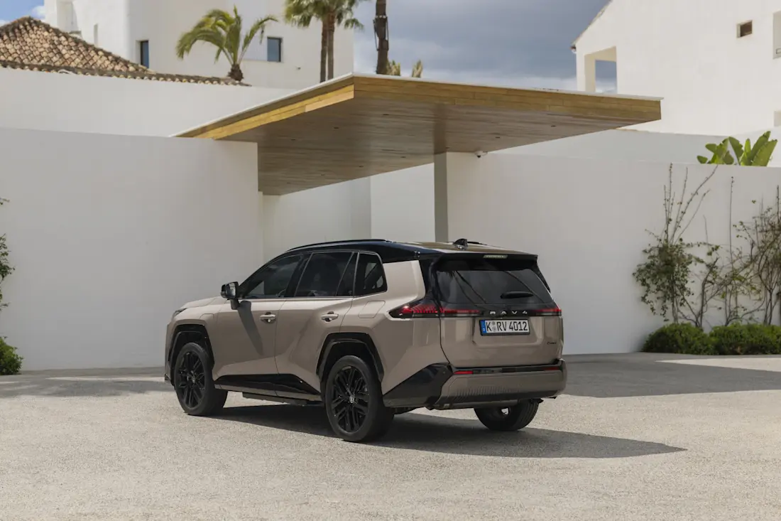 RAV4 2026 Ibrida Plug-In 02