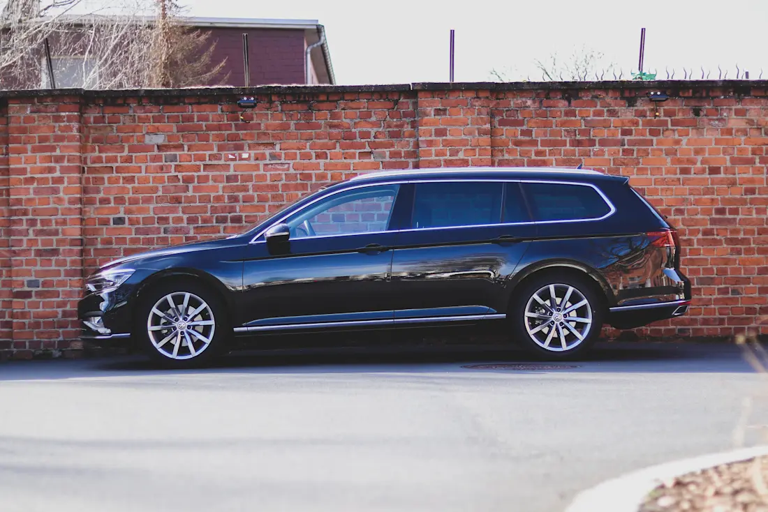 Volkswagen Passat Variant 20 TSI Side 1 Volkswagen Passat Variant 20 TSI Side 1