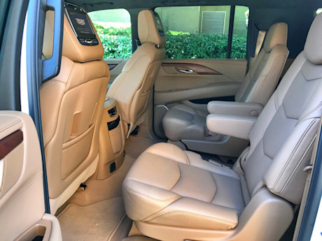 Editorial 2017 cadillac escalade esv platinum 11 mb