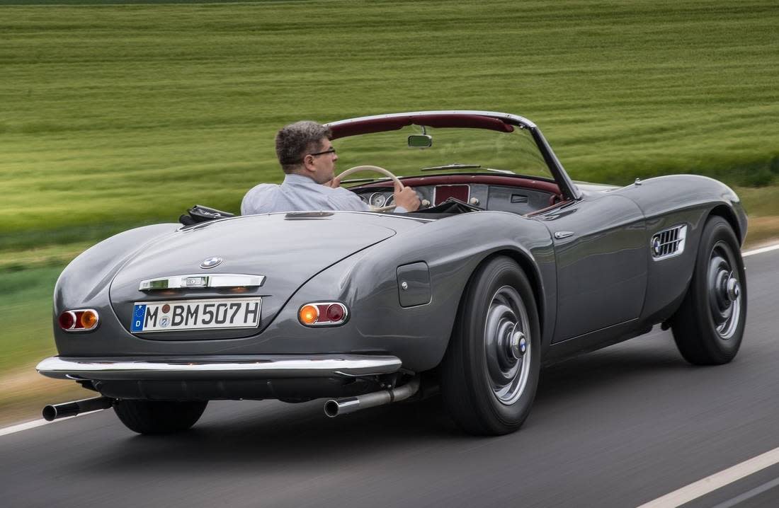 77AOynby2xnfUYGrcSPCKl-9d038c070011b007162355191384046c-bmw-507-back-1100