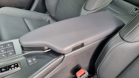 Lexus UX 300h 2025 : essai routier Image