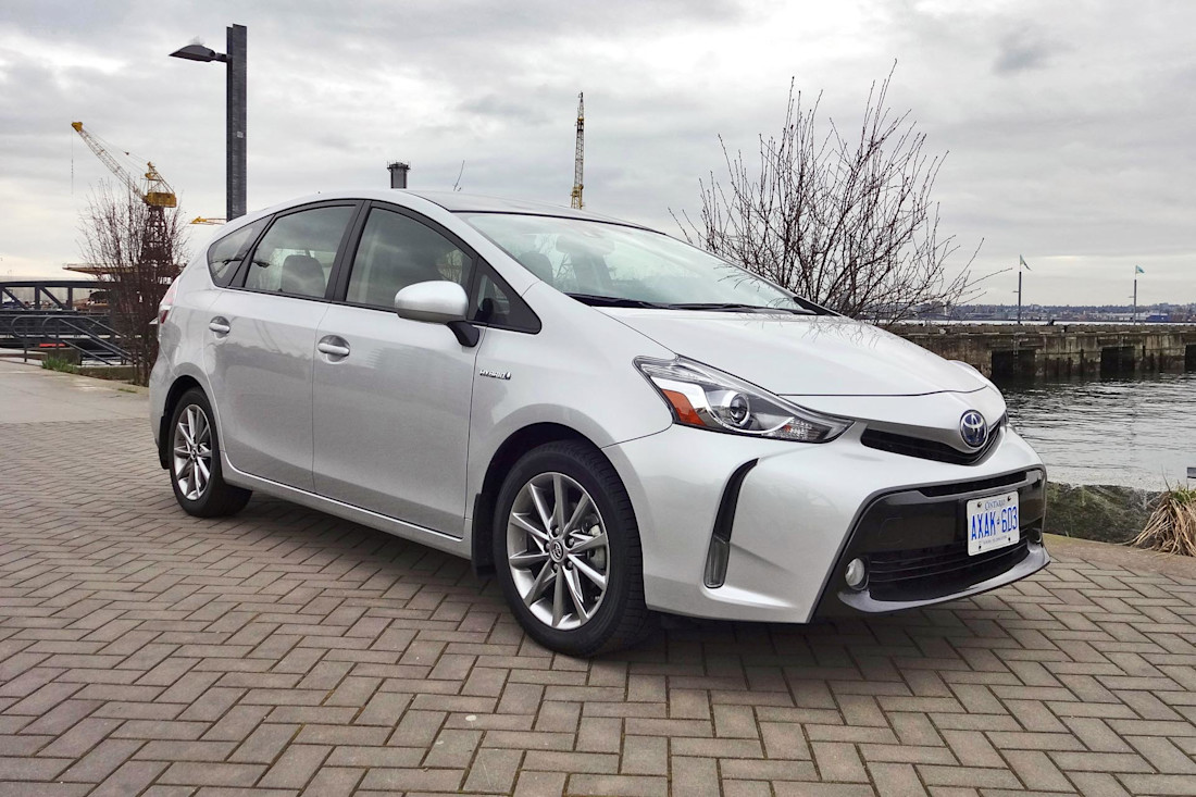 Editorial 2015 toyota prius v sh 01