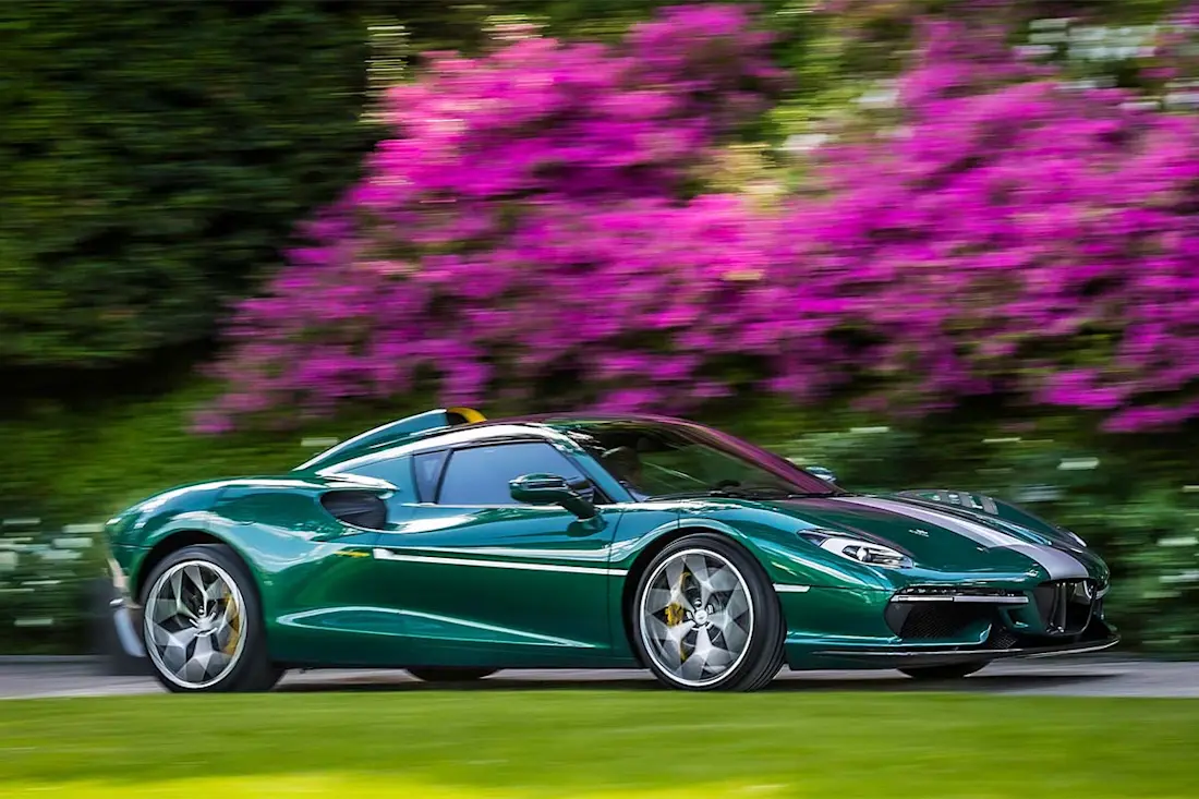 AS24 Touring Superleggera rijdend voor AS24 Touring Superleggera rijdend voor