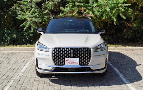 Editorial 2024 lincoln corsair grand touring awd td 240126 01 sha