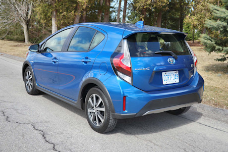 Editorial 2019 toyota prius c technology 09 jm