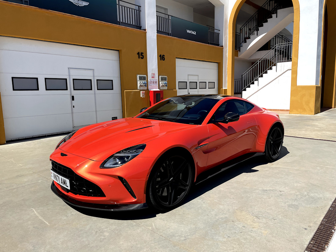 Editorial 2025 aston martin vantage mb 4