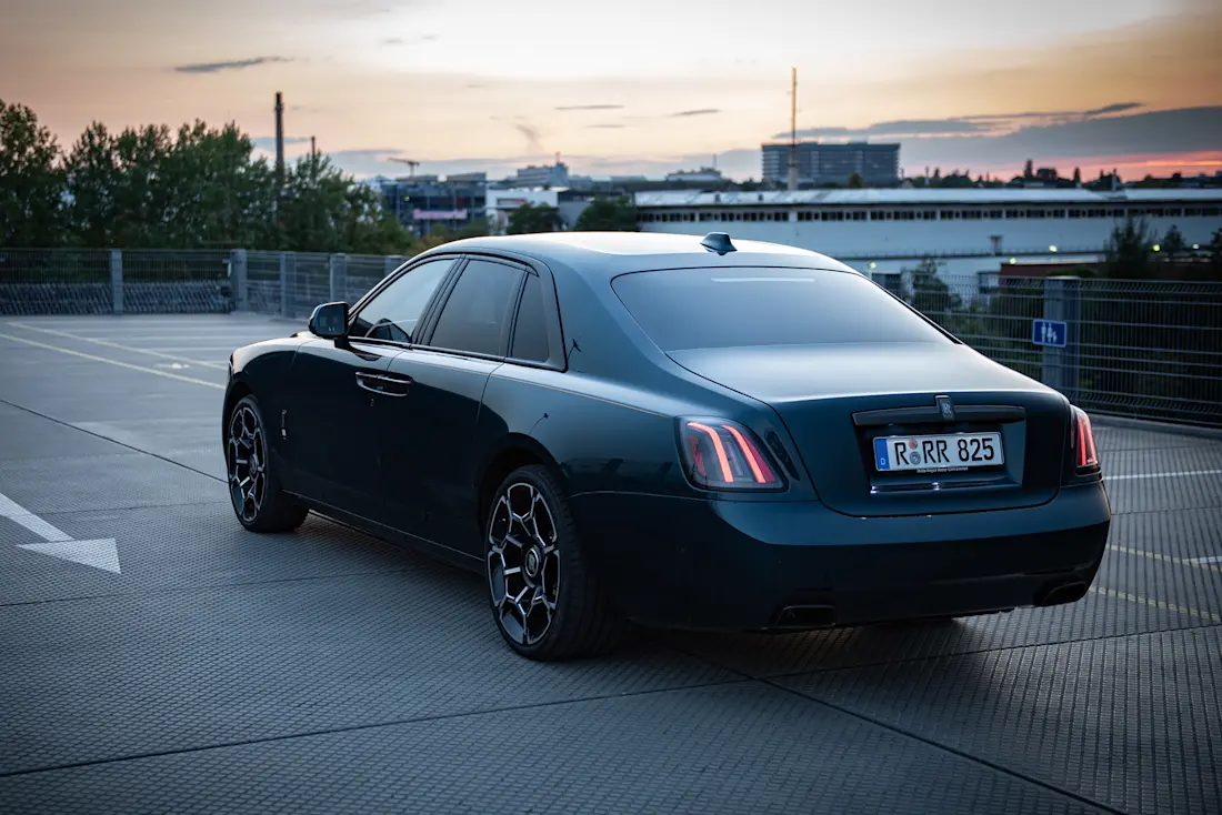 rolls-royce-ghost-black-badge-heck