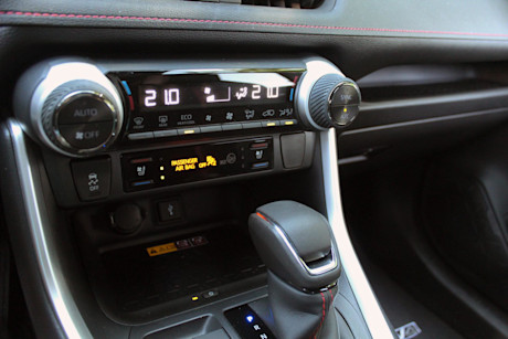 Editorial 2022 toyota rav4 prime xse awd 15 pb