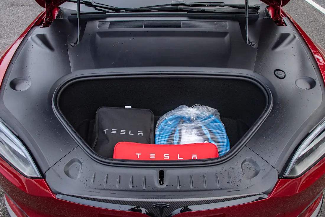 tesla-model-s-plaid-2026-frunk
