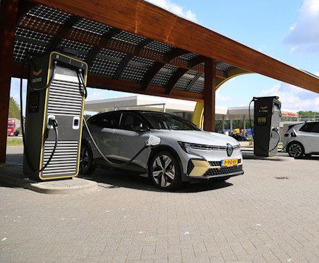 Waarom de Renault Megane E-Tech plotseling 2950 euro goedkoper is geworden