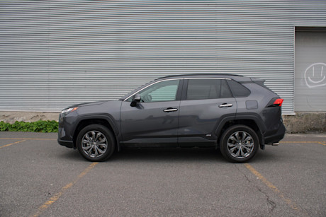 Kia Sportage HEV 2023 vs Toyota RAV4 Hybride 2022 : match comparatif Image