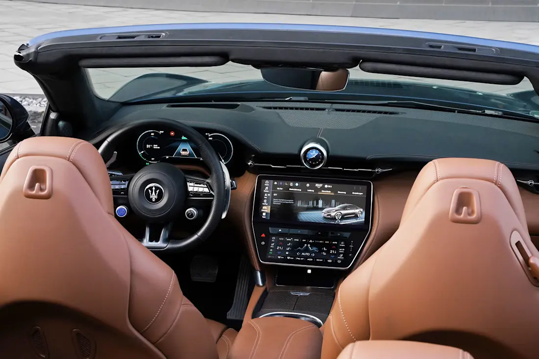 7 maserati-grancabrio-folgore-2026-cockpit