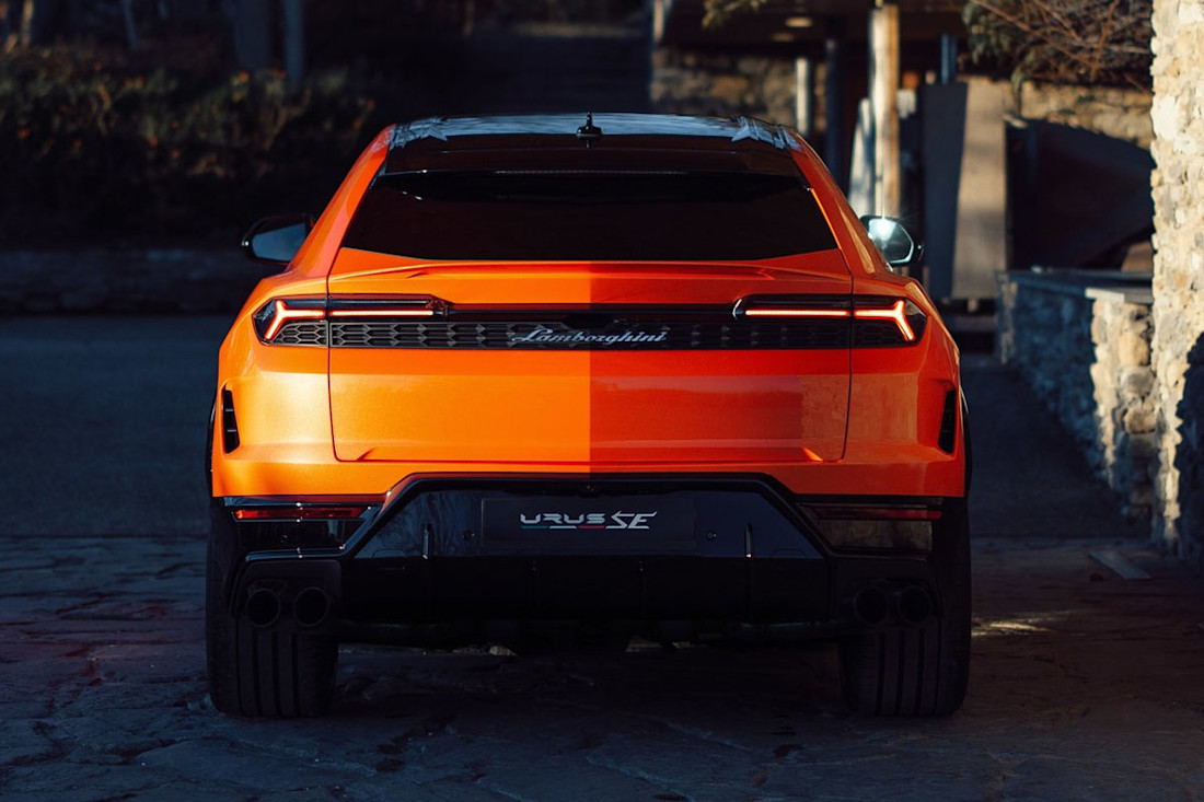 Lamborghini-Urus-SE-2025 (8).jpg