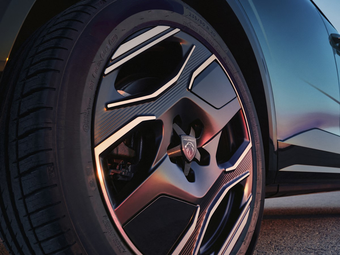 PEUGEOT_E_3008_2309PJ_305_FR
