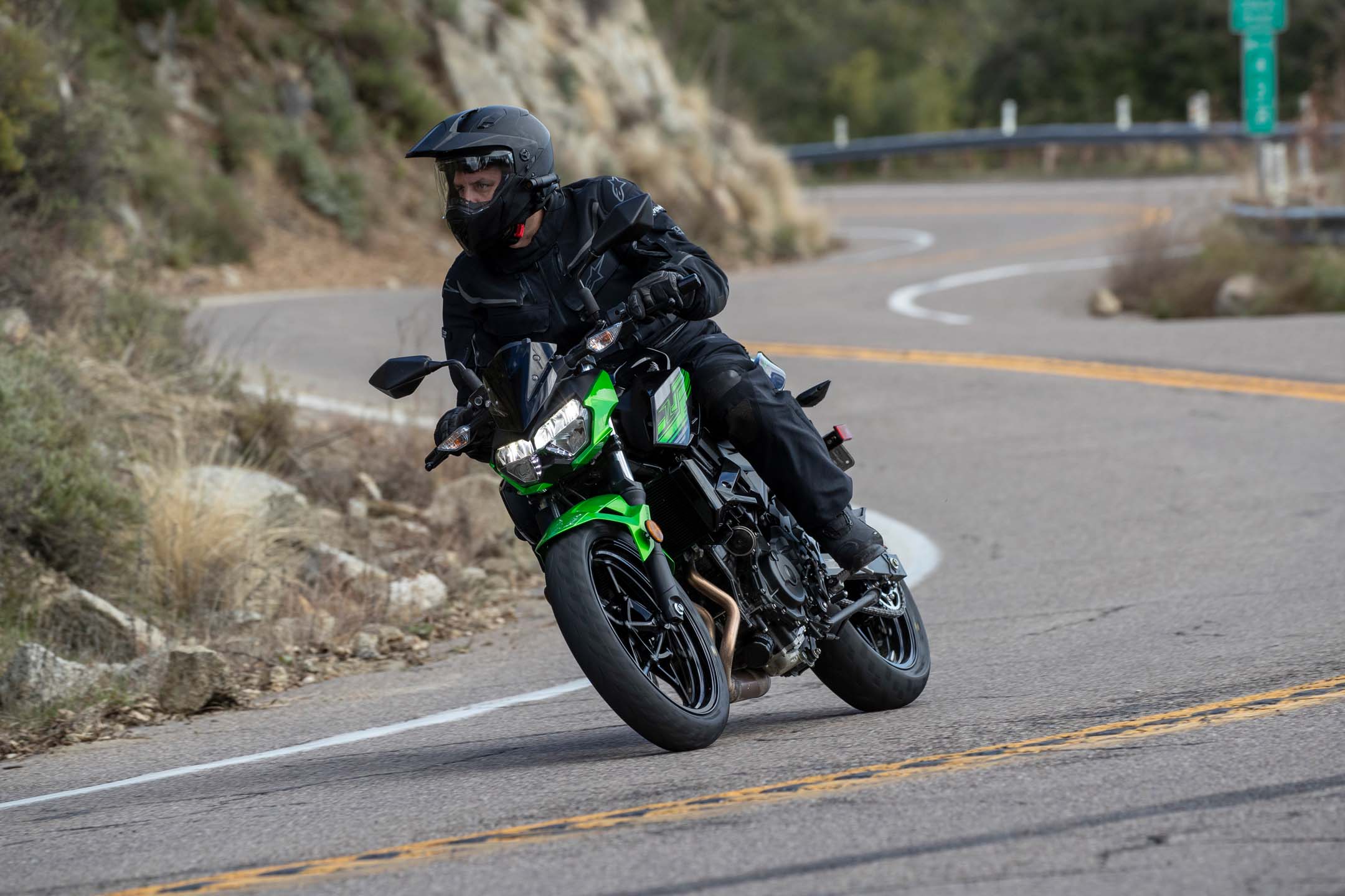 2019 Kawasaki Z400 Review (First Ride) - AutoTrader.ca