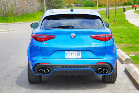 Editorial 2019 alfa romeo stelvio quadrifoglio awd 09 dw