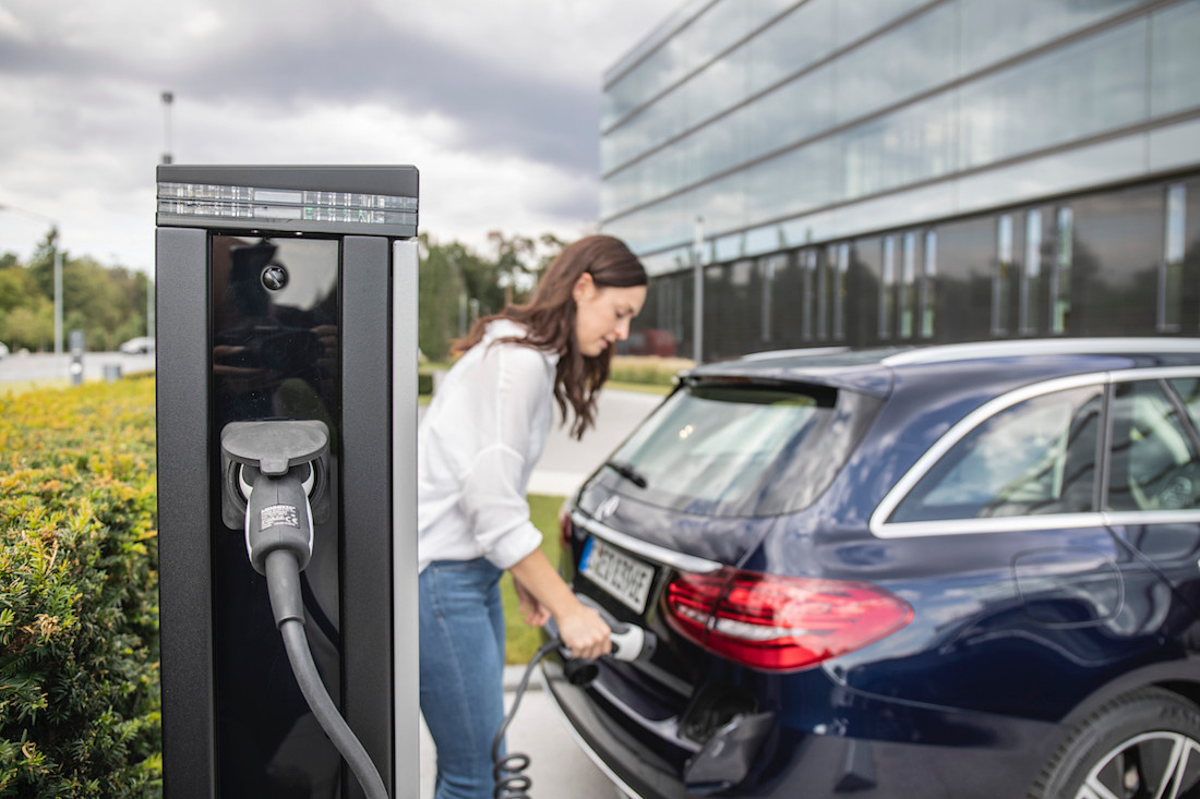 Quels sont les avantages et les inconvénients d'une voiture hybride ?