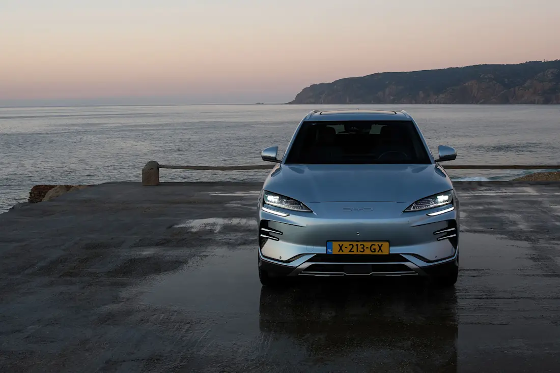 Der BYD Seal U trägt unter der Fronthaube keinen Frunk - obwohl genügend Platz vorhanden wäre. Denkbar, das ein entsprechendes Inlay als Zubehör nachgereicht wird.  Der BYD Seal U trägt unter der Fronthaube keinen Frunk - obwohl genügend Platz vorhanden wäre. Denkbar, das ein entsprechendes Inlay als Zubehör nachgereicht wird.