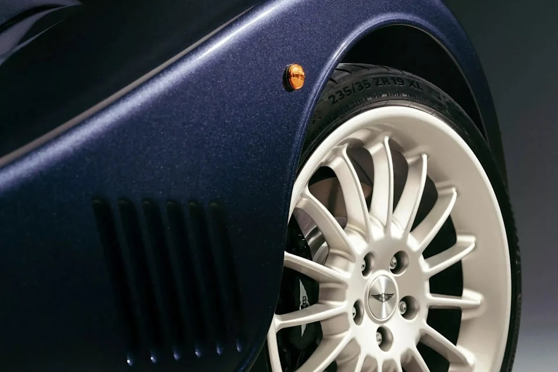 Morgan-Plus-Six-Pinnacle-2025 (2).jpg