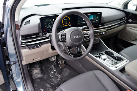 Kia Carnival Hybride SX+ 2025 : essai routier Body Image