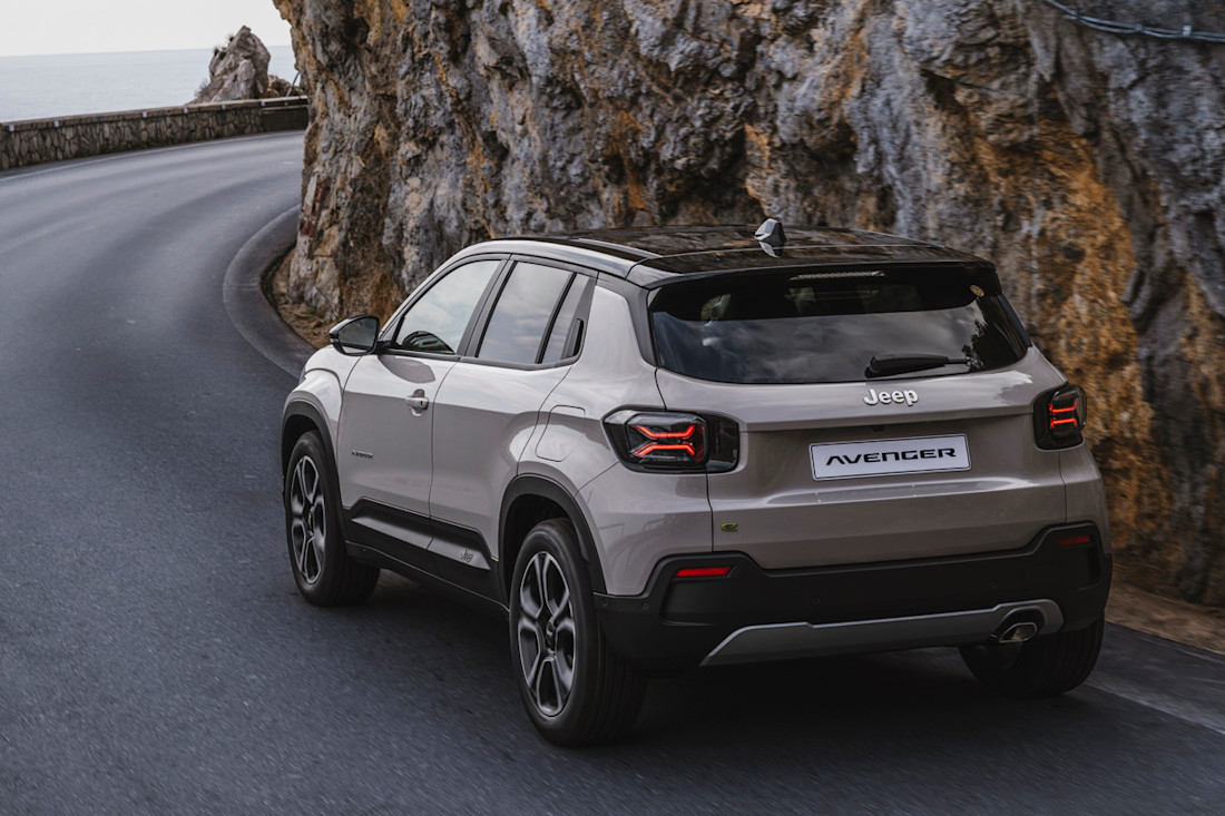 Jeep-avenger-4xe-2024 (4).jpg
