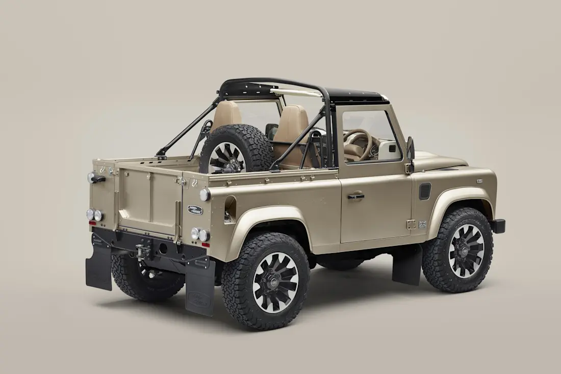 1326 SC HP LRCLASSIC V8 SOFTTOP HERO 05 Rear34 v3a