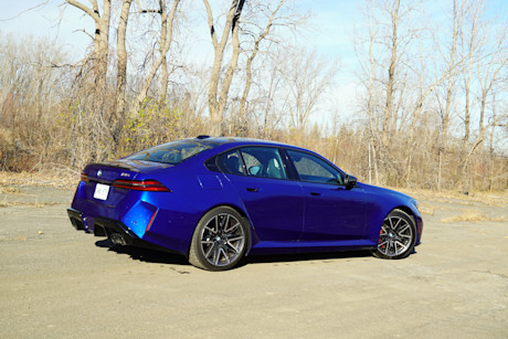 BMW M5 2025 : essai routier Body Image