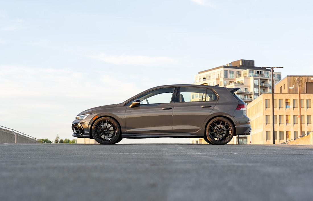 2026 Subaru Uncharted vs Volkswagen Golf R - NF - JW - 260807 - 4.jpg