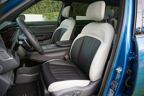 Editorial 2024 kia ev9 land awd w gt line package fd 231215 14 di