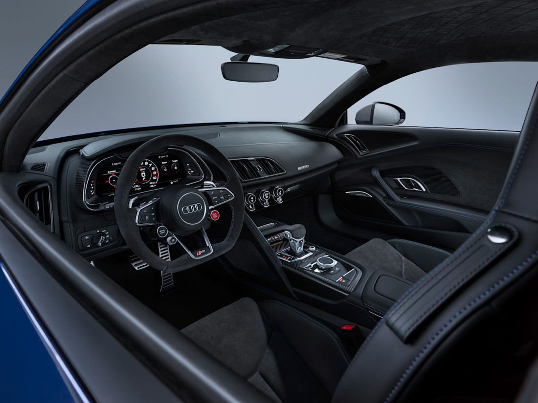 audi-r8-v10-interieur