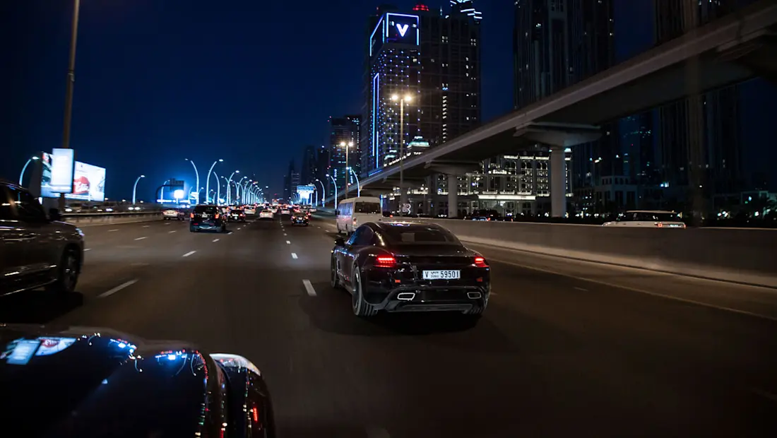 Porsche-Taycan-Night