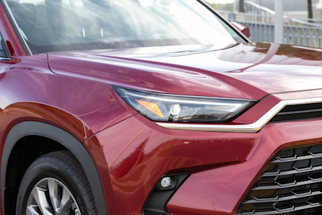 Editorial 2024 toyota grand highlander limited awd td 231019 09 jw