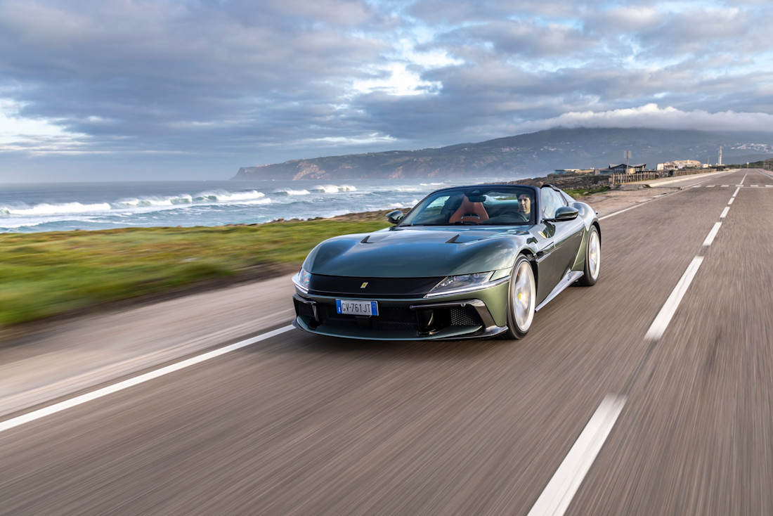 Prova Ferrari 12Cilindri Spider: 830 CV a cielo aperto