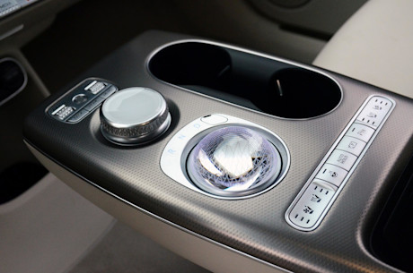Genesis GV60 Performance 2023 : essai routier Body Image