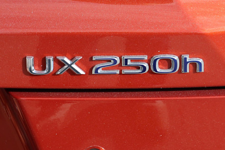 Editorial 2021 lexus ux 250h awd 15 jm