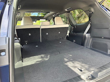 Editorial 2024 lexus tx 550h fd 231011 27 jw