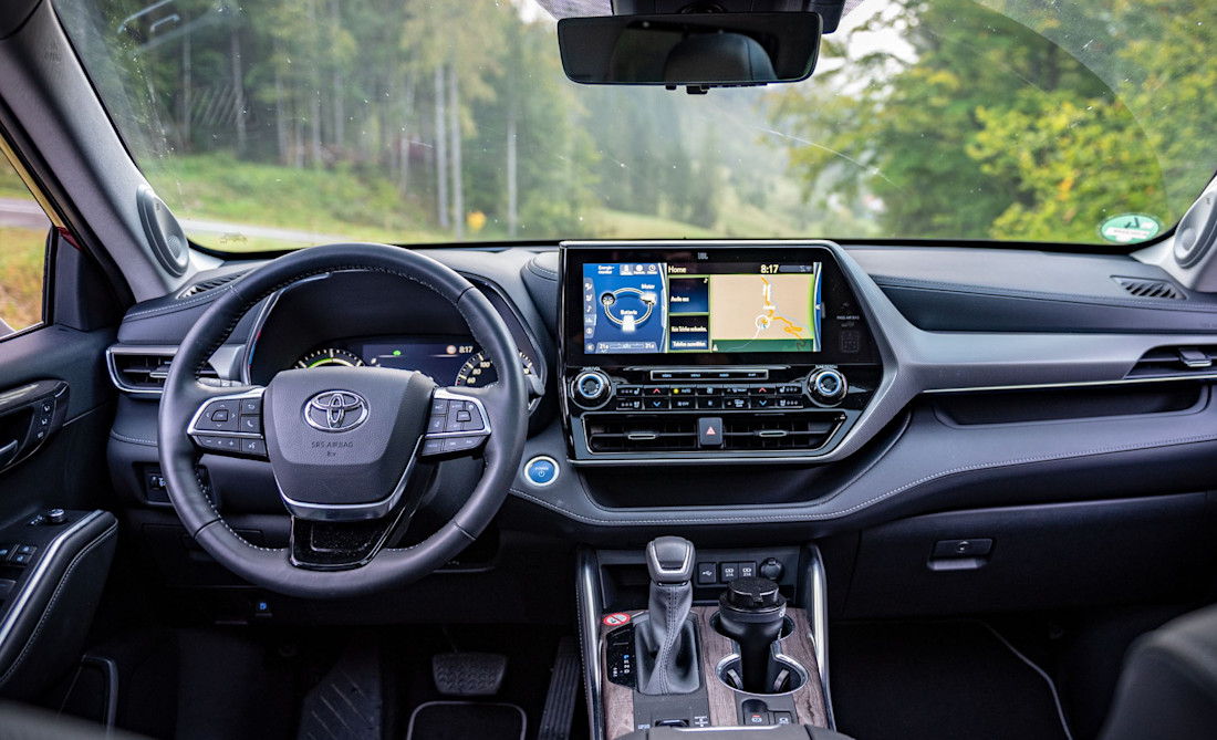 toyota-highlander-hybrid-interior