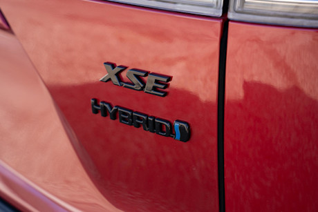 Editorial 2024 toyota corolla cross hybrid xse awd 240408 19 jw