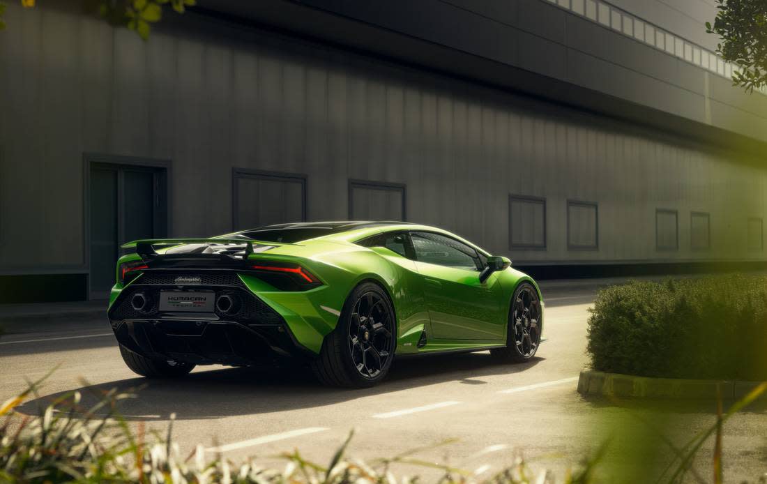 5agWCjXREwcxxFNbXg4BgS-0895c5ef47f687779daa4e498d171ef9-lamborghini-huracan-tecnica-back-1100