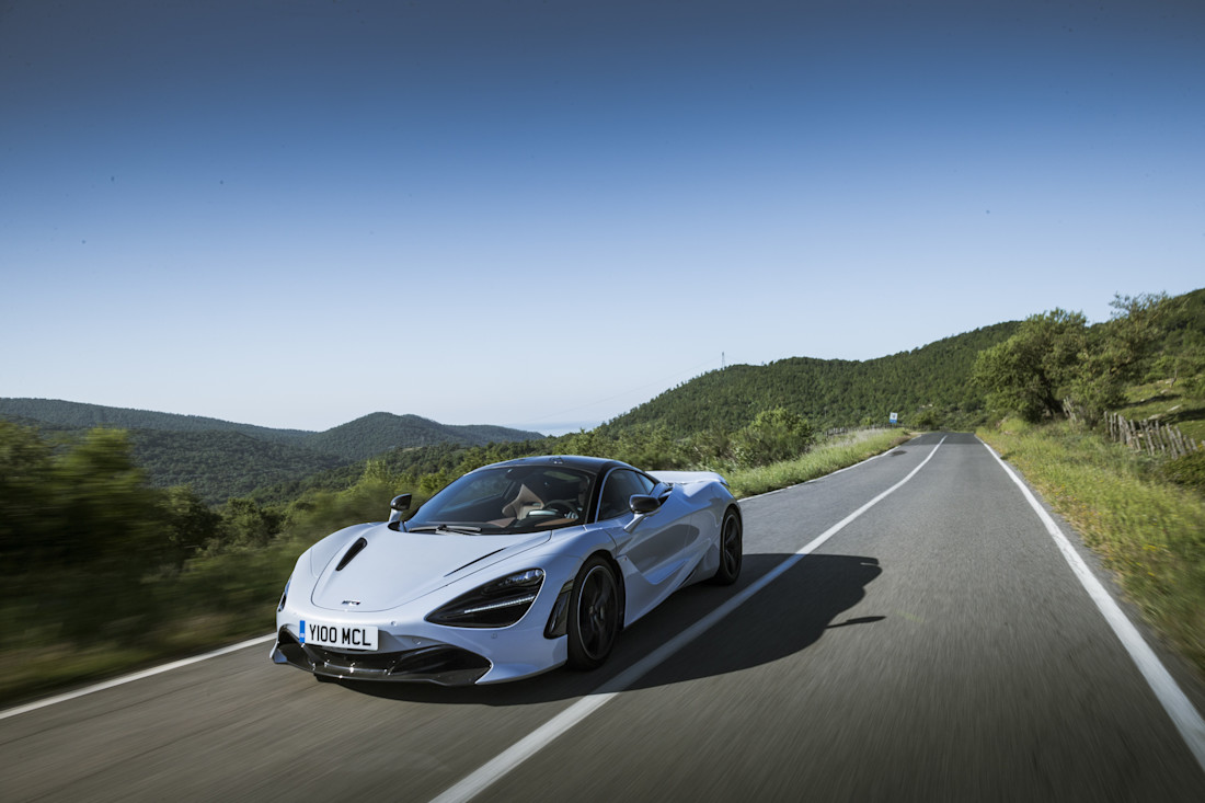 7786-McLaren720S-GlacierWhite