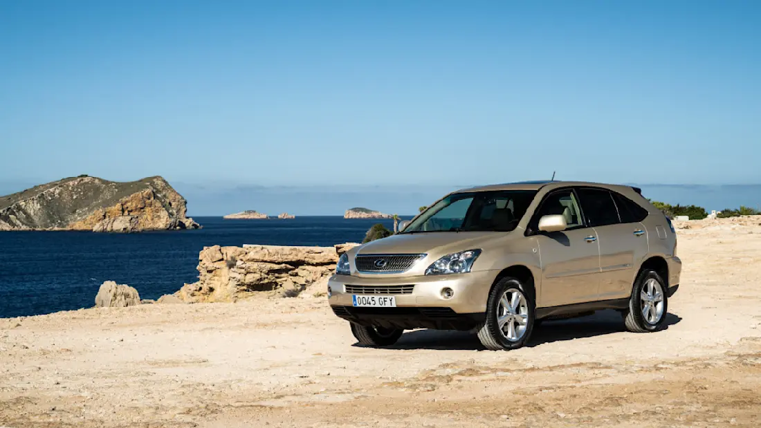 2nd Gen Lexus RX 400h Static 01