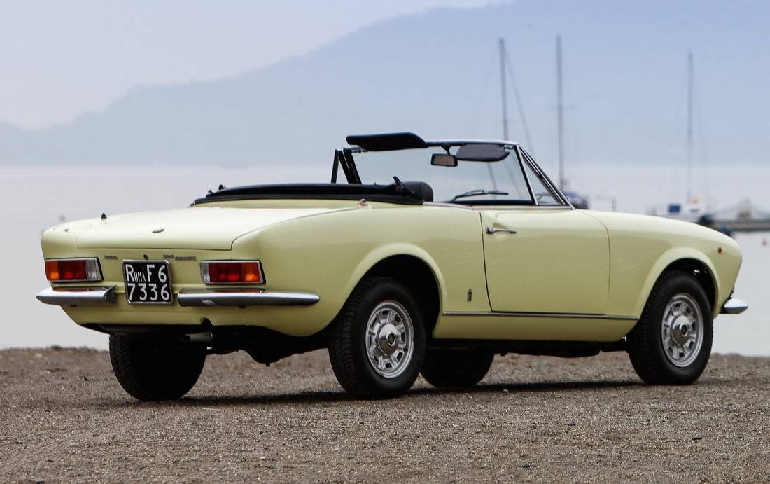 5YkujFlwnr0hNCsDSQakwC-a95cfdc420a50f2c7409d5e30433a72f-fiat-124-sport-spider-pininfarina-back-1100
