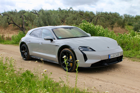 Editorial 2025 porsche taycan turbo s cross tursimo 01