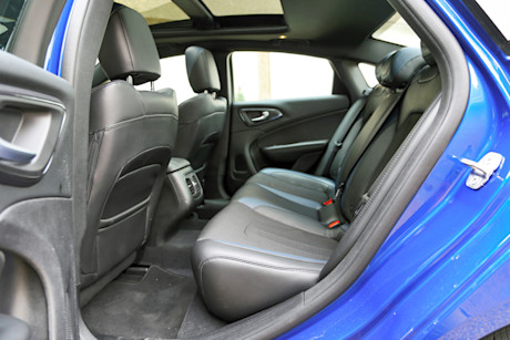 Editorial 2015 chrysler 200 s ts 13 2658